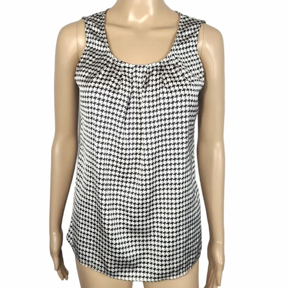 212 Colltion Pleated Black Print Sleeveless Top
